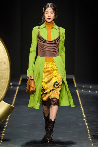 Look 8